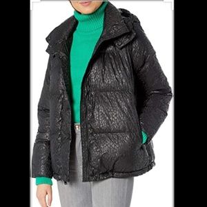 BCBGENRATION BLACK LEOPARD PRINT HOODED PUFFER